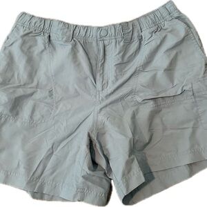 Women’s Columbia hiking shorts with pockets